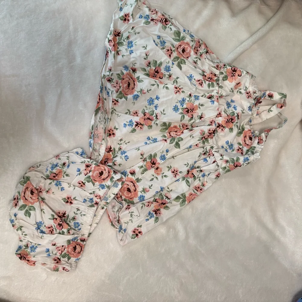 Baby girl summer floral Dress Size 12M White Floral matching diaper cover